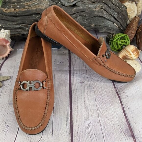 Salvatore Ferragamo Gancini Moccasin Loafers - Size 8.5 (2A) - Picture 2 of 10